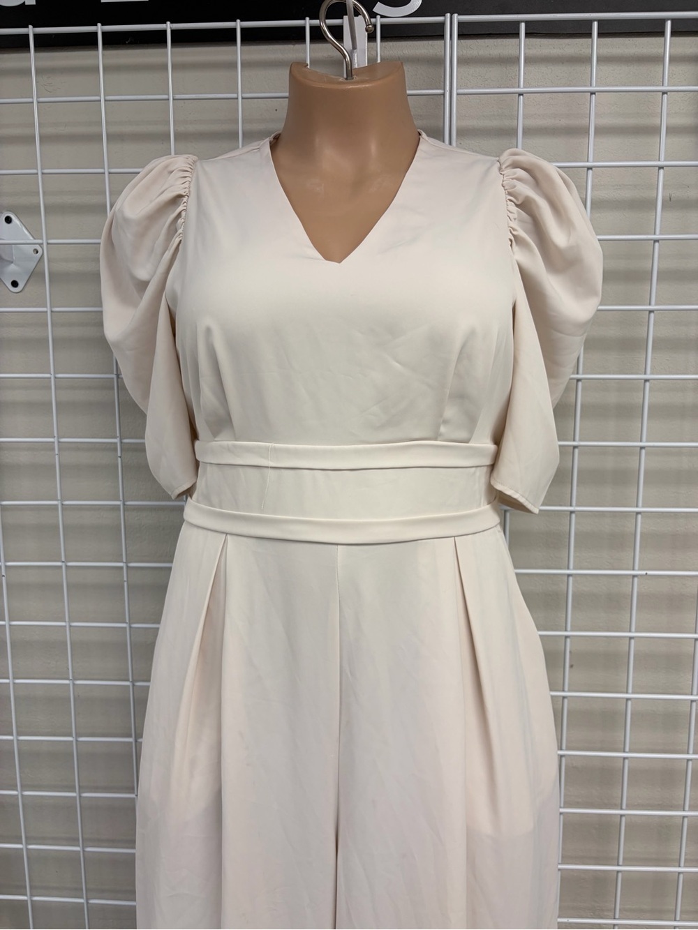 Cupshe Cream V-Neck Puff Sleeve Jumpsuit - Picture 2 of 6